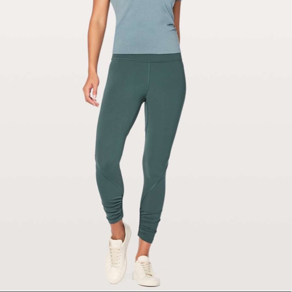 Lululemon Play Off The Pleats Tight *25"